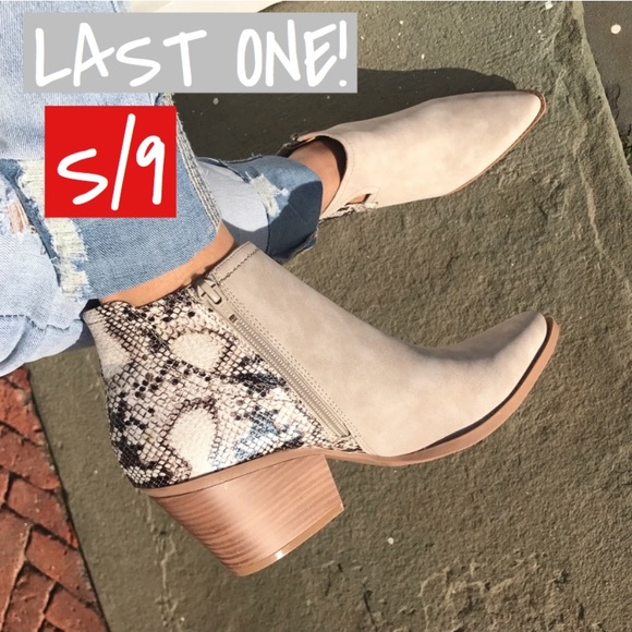 Seven Dials Shoes - 🆕BEIGE POINTED TOE CHUNKY HEEL SNEAK SKIN BOOTIES